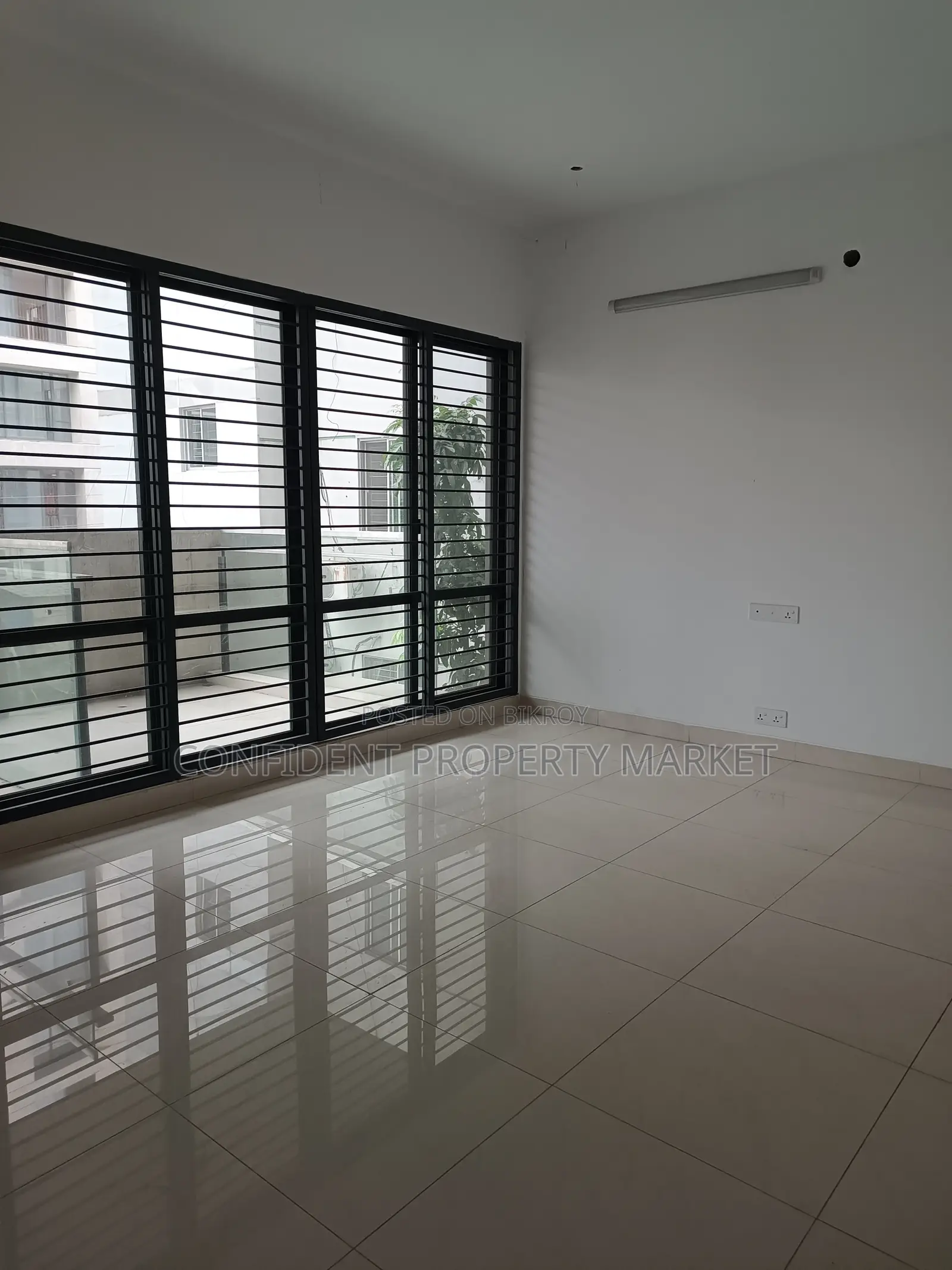 4bdrm Apartment in Baridhara for Sale