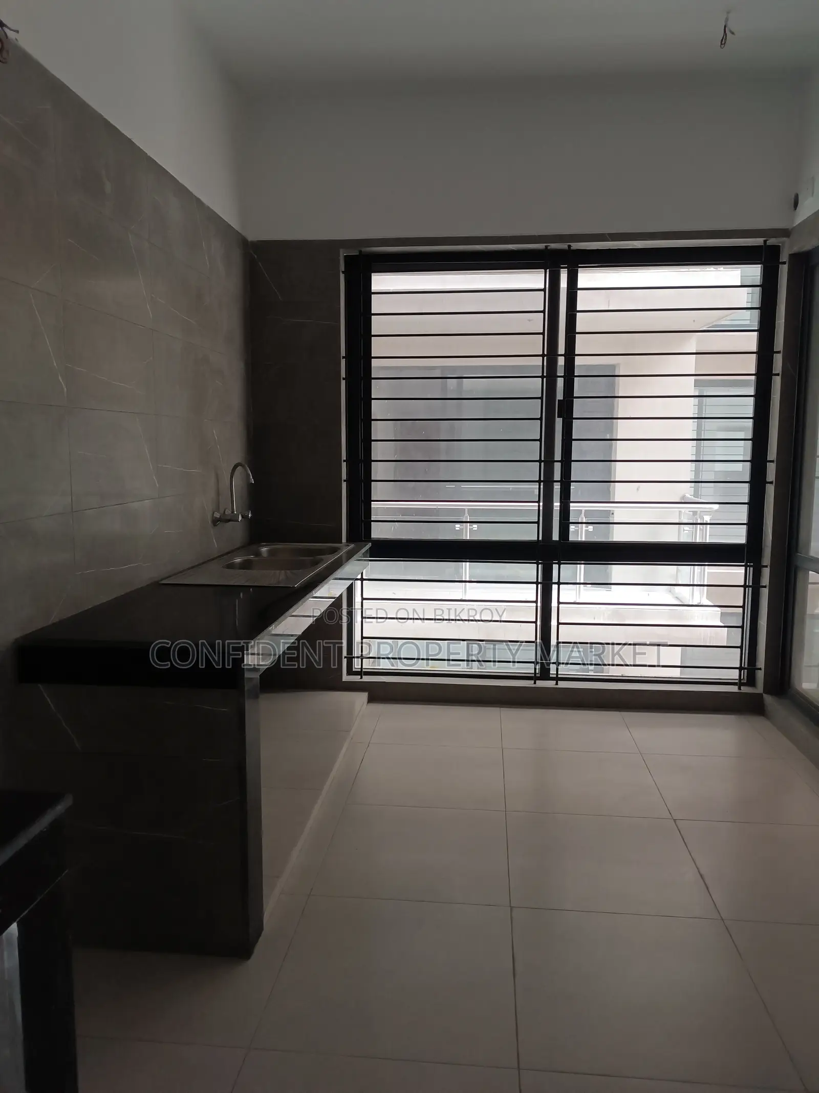 4bdrm Apartment in Baridhara for Sale