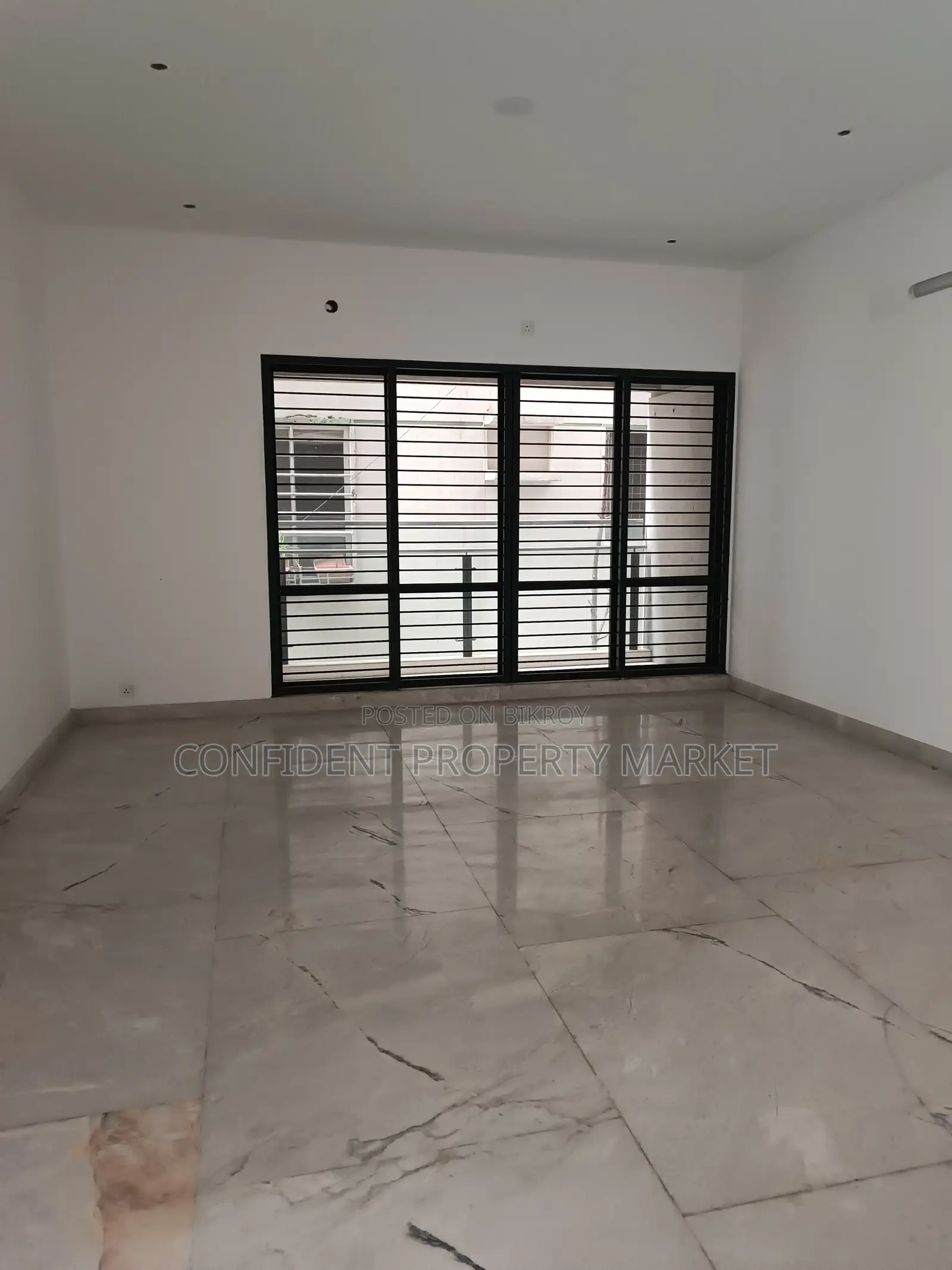 4bdrm Apartment in Baridhara for Sale