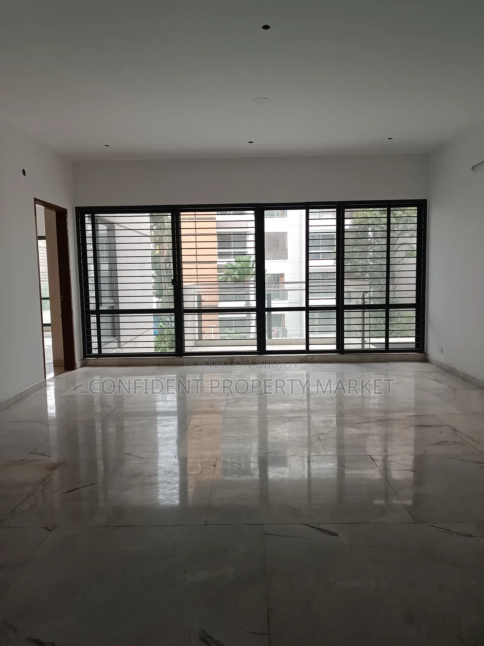 4bdrm Apartment in Baridhara for Sale