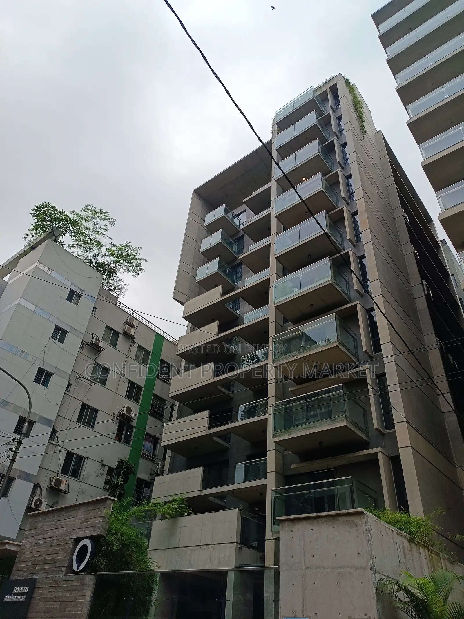 4bdrm Apartment in Baridhara for Sale