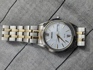 Seiko V158-0ba0 Solar Quartz