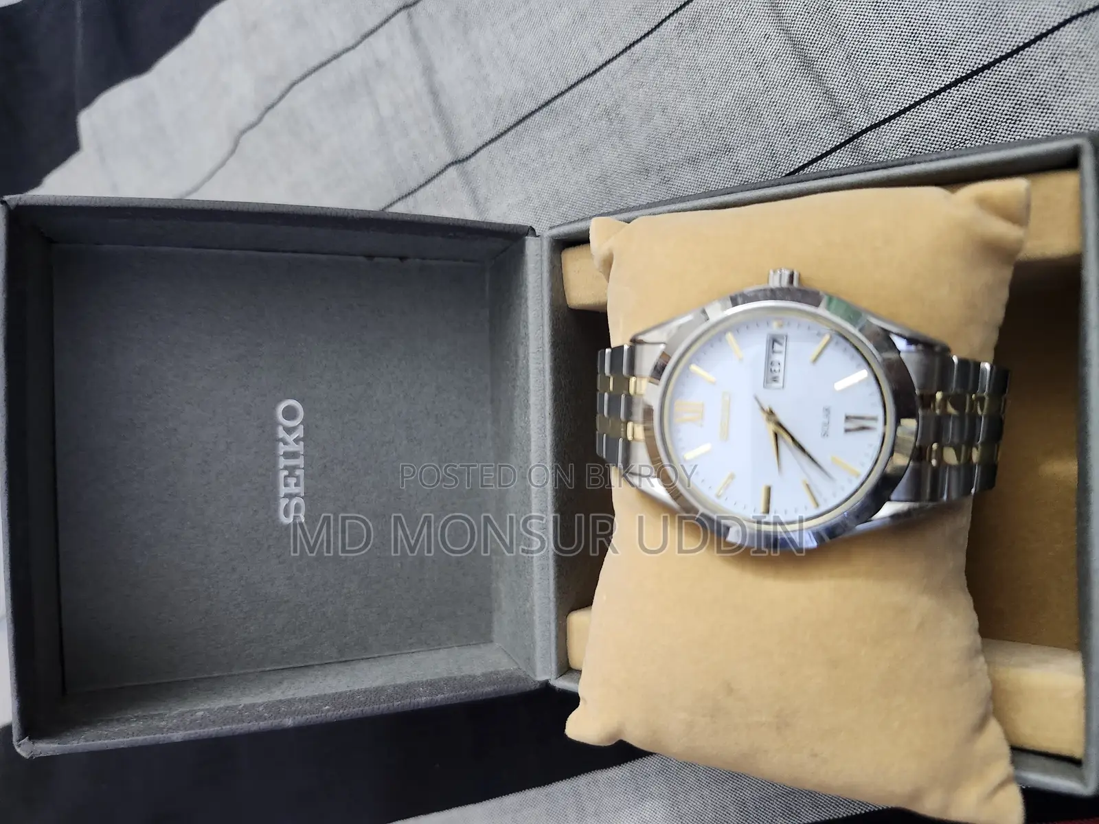 Seiko V158-0ba0 Solar Quartz