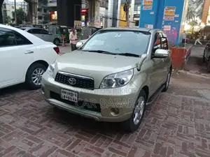 টয়োটা রাশ ১.৫ ফোর-হুইল ড্রাইভ ২০১১ গোল্ড