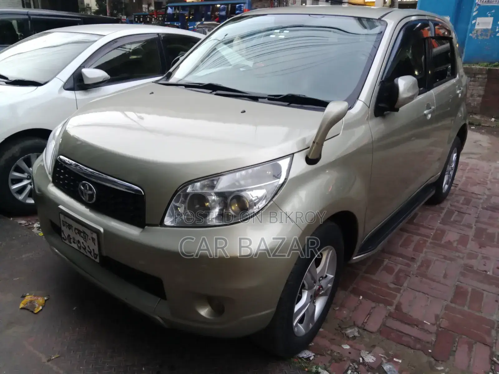টয়োটা রাশ ১.৫ ফোর-হুইল ড্রাইভ ২০১১ গোল্ড