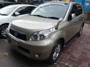টয়োটা রাশ ১.৫ ফোর-হুইল ড্রাইভ ২০১১ গোল্ড