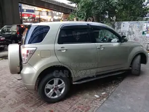 টয়োটা রাশ ১.৫ ফোর-হুইল ড্রাইভ ২০১১ গোল্ড