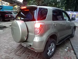 টয়োটা রাশ ১.৫ ফোর-হুইল ড্রাইভ ২০১১ গোল্ড