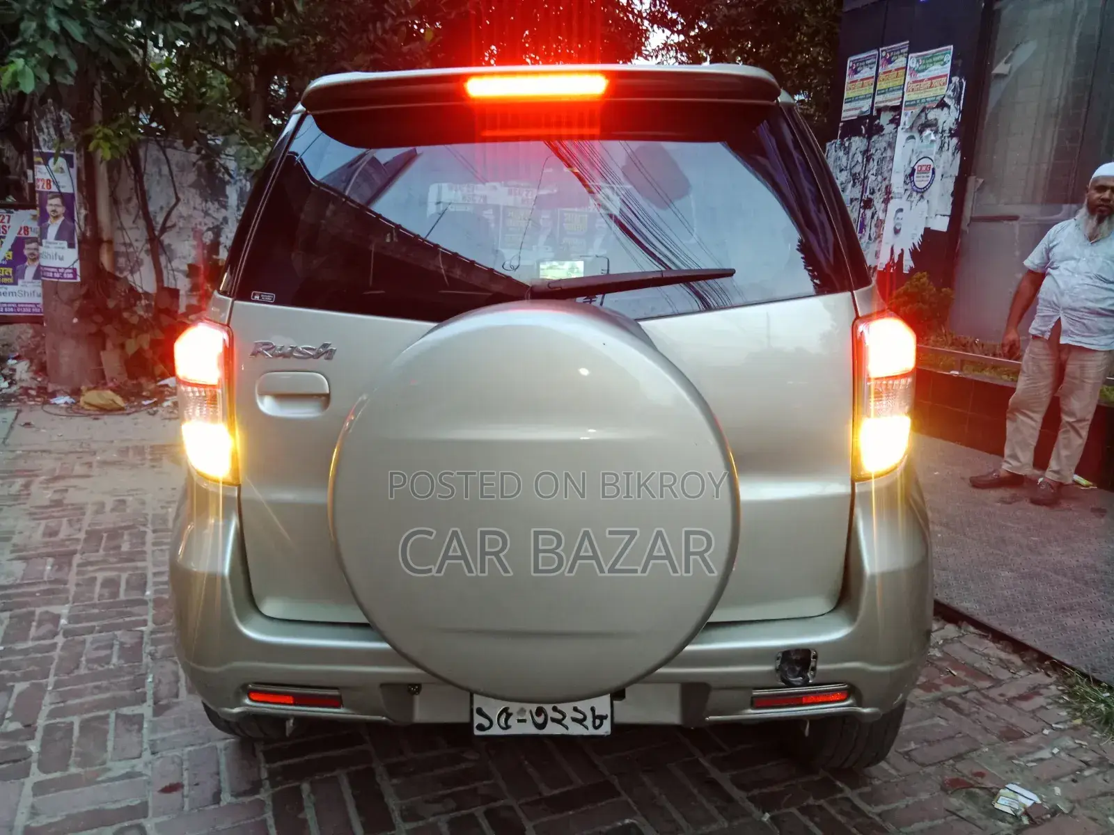 টয়োটা রাশ ১.৫ ফোর-হুইল ড্রাইভ ২০১১ গোল্ড