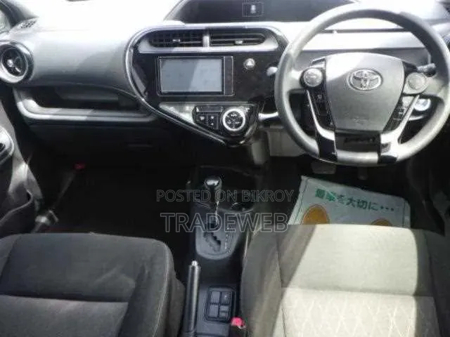 Toyota Aqua 2021 Pearl