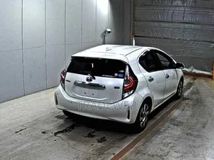 Toyota Aqua 2021 Pearl