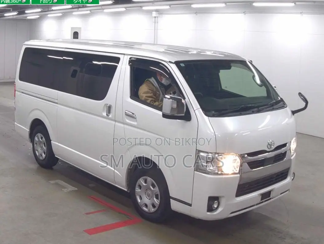 Toyota HiAce 2021 White