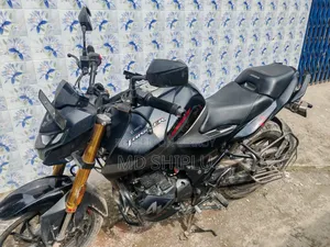 Hero Thriller 160R 4V 2024 Black