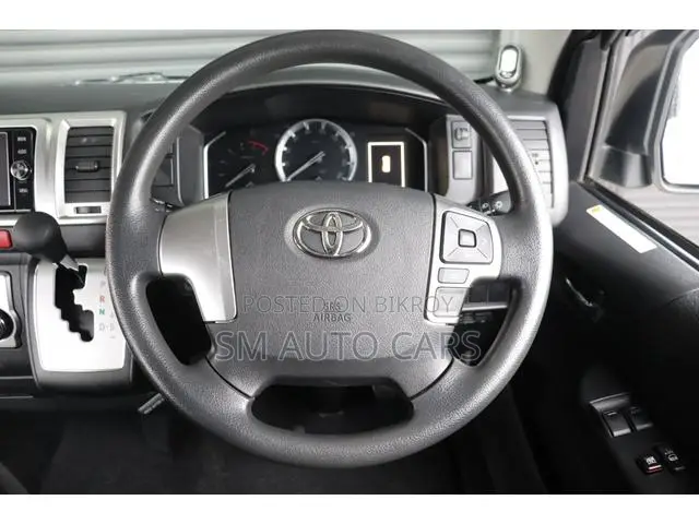 Toyota HiAce 2021 White