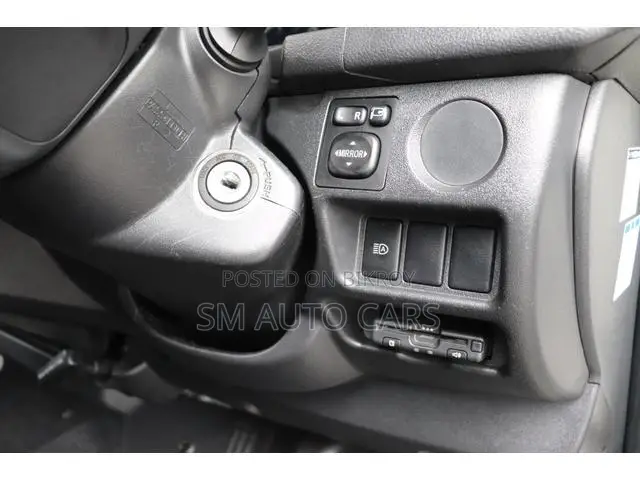 Toyota HiAce 2021 White