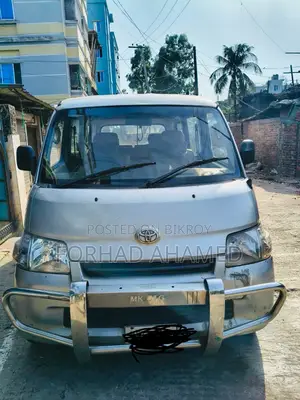 Toyota Noah 1.8 FWD Hybrid (7 Seater) 2014 Silver
