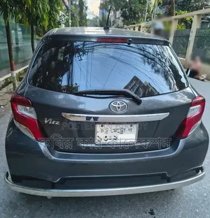 Toyota Vitz 2011 Gray