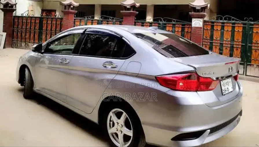 Honda Grace 1.5 Petrol AWD 2017 Silver