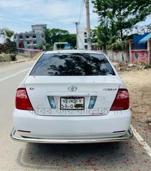 টয়োটা করোলা ২০০৫ হোয়াইট