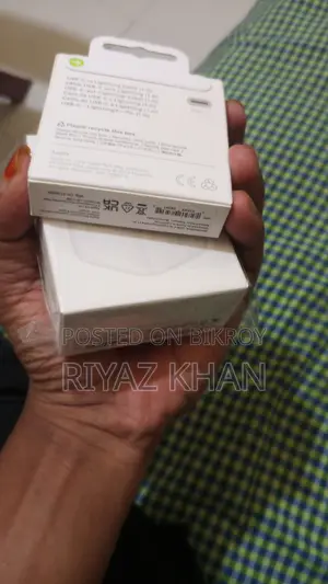 Apple 20w Fast Charger + Usb-C to Lightning Cable