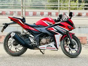 হোন্ডা সিবিআর ২০১৭ রেড