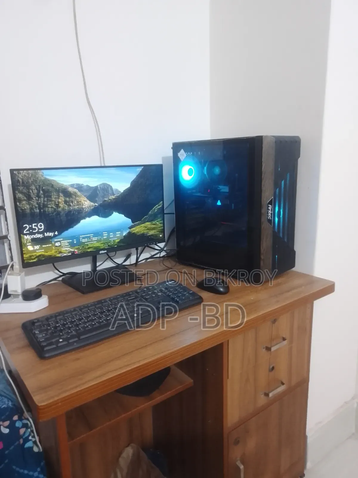 Desktop Computer 8GB AMD Ryzen 5 SSD 256GB