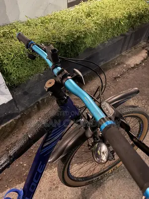 দীর্ঘ যাত্রার জন্য মডিফাই করা Veloce 601 সাইকেল