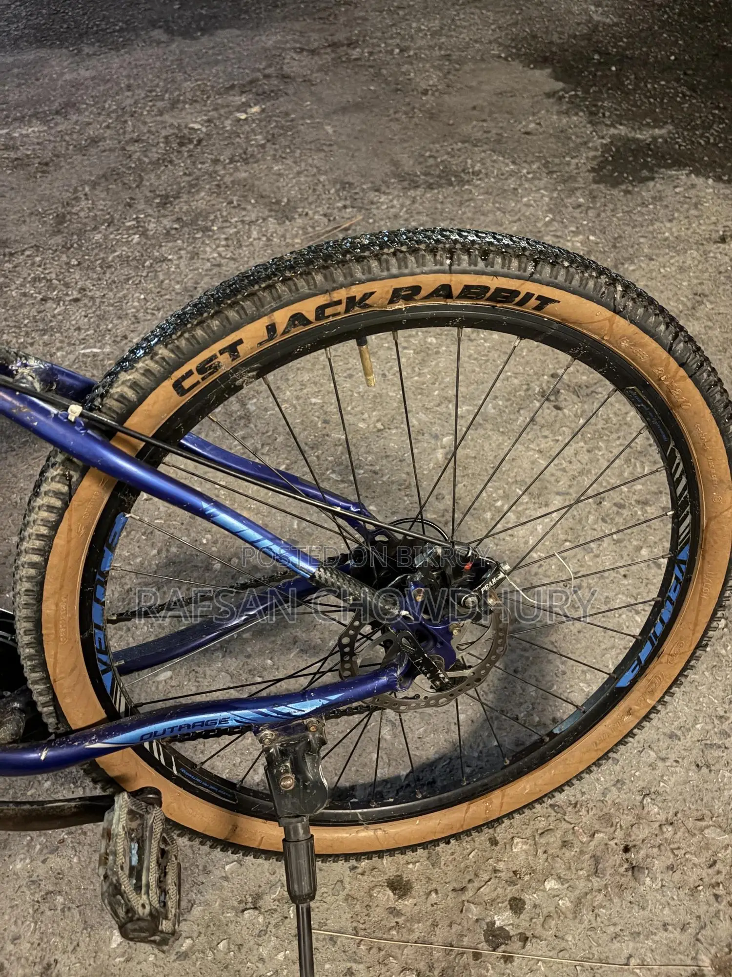 দীর্ঘ যাত্রার জন্য মডিফাই করা Veloce 601 সাইকেল