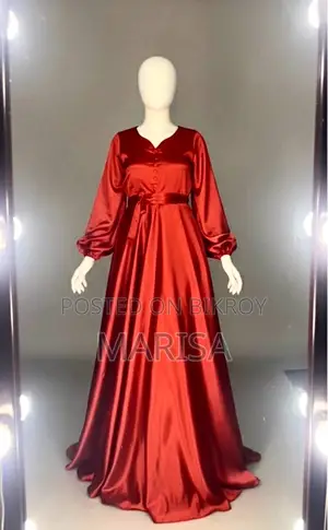 লাল লং গাউন