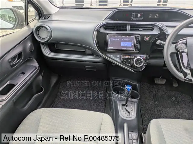 Toyota Aqua 2021 Silver