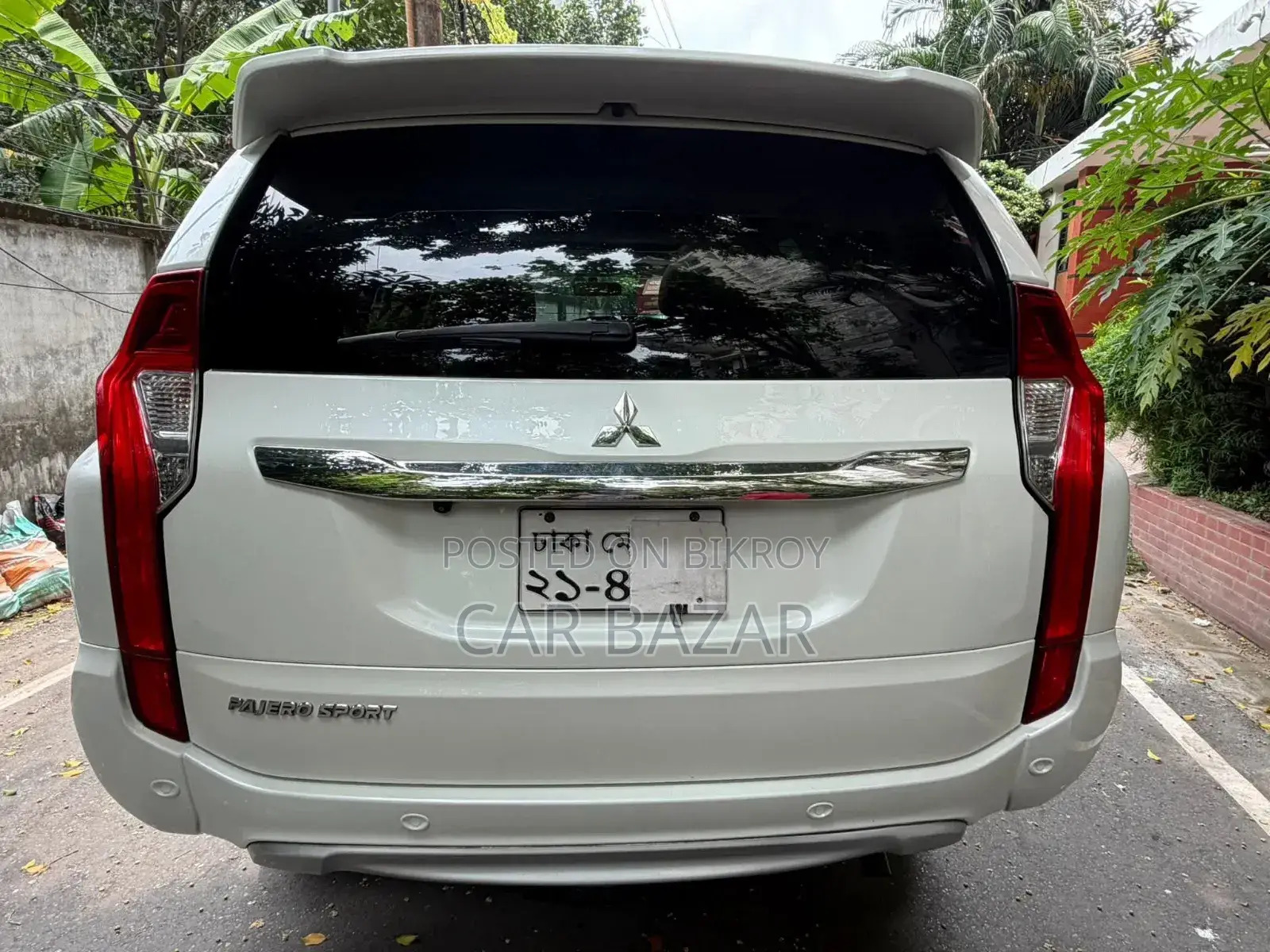 মিতসুবিশি পাজেরো ২০১৬ সাদা
