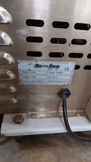 মাছ, মাংস কাটার মেশিন।