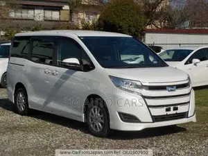 Toyota Noah 1.8 FWD Hybrid (7 seater) 2021 White