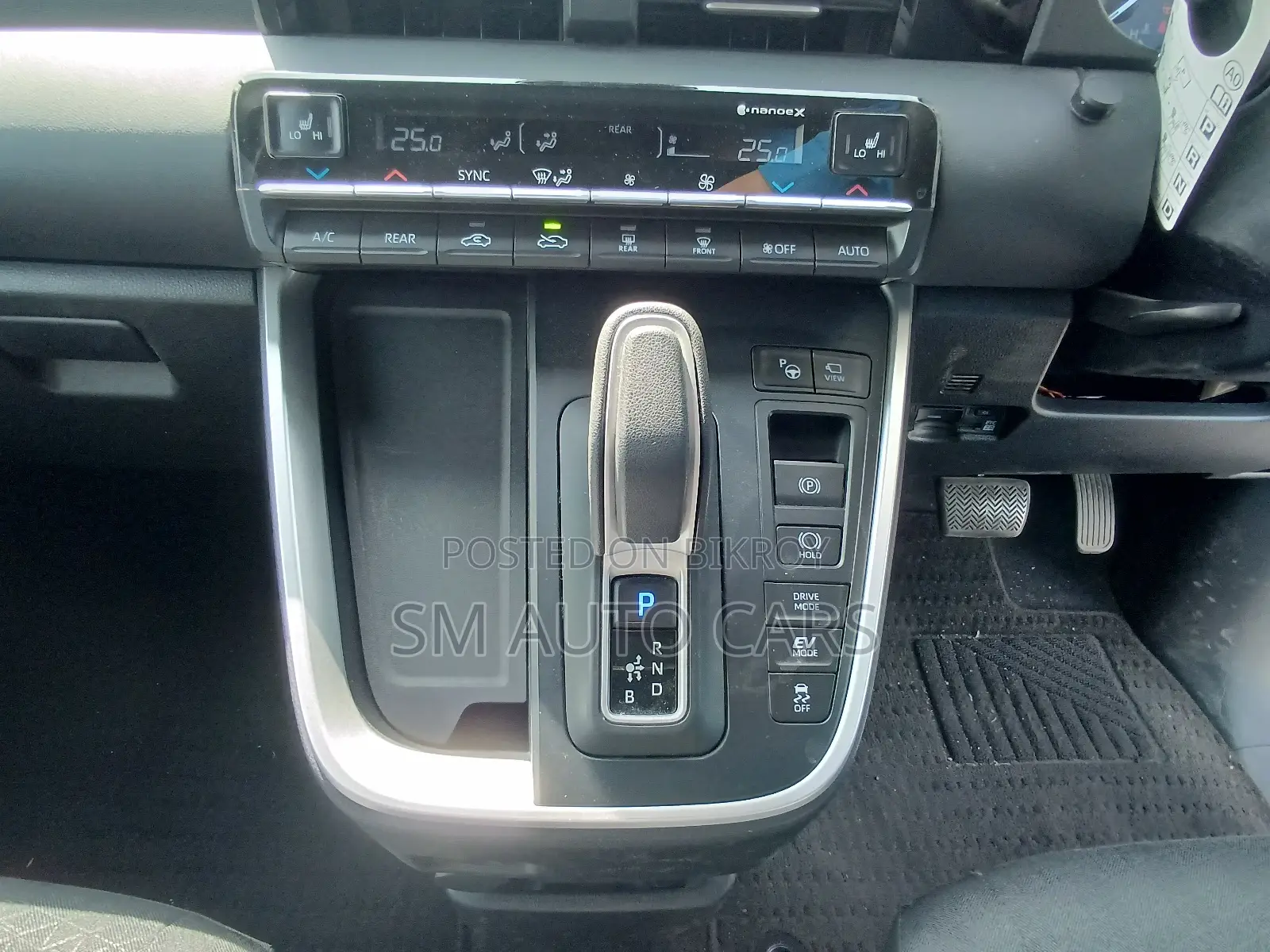 Toyota Noah 2022 Pearl