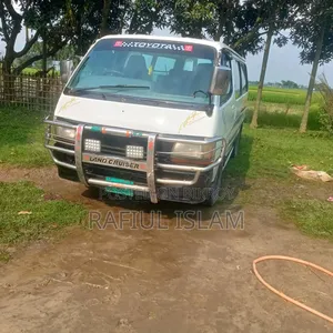 Toyota HiAce 2006 White