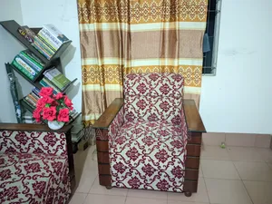 স্টাইলিশ ২-সিটার সোফা এবং সিঙ্গেল সোফা সেট (ভালো কন্ডিশন)