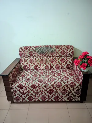 স্টাইলিশ ২-সিটার সোফা এবং সিঙ্গেল সোফা সেট (ভালো কন্ডিশন)