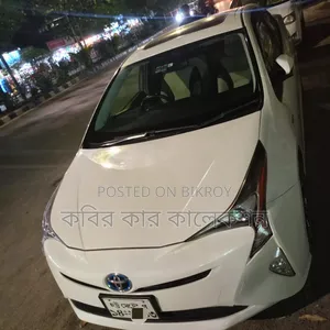 Toyota Prius 4dr Hatchback (1.8L 4cyl Gas/Electric Hybrid CVT) 2016
