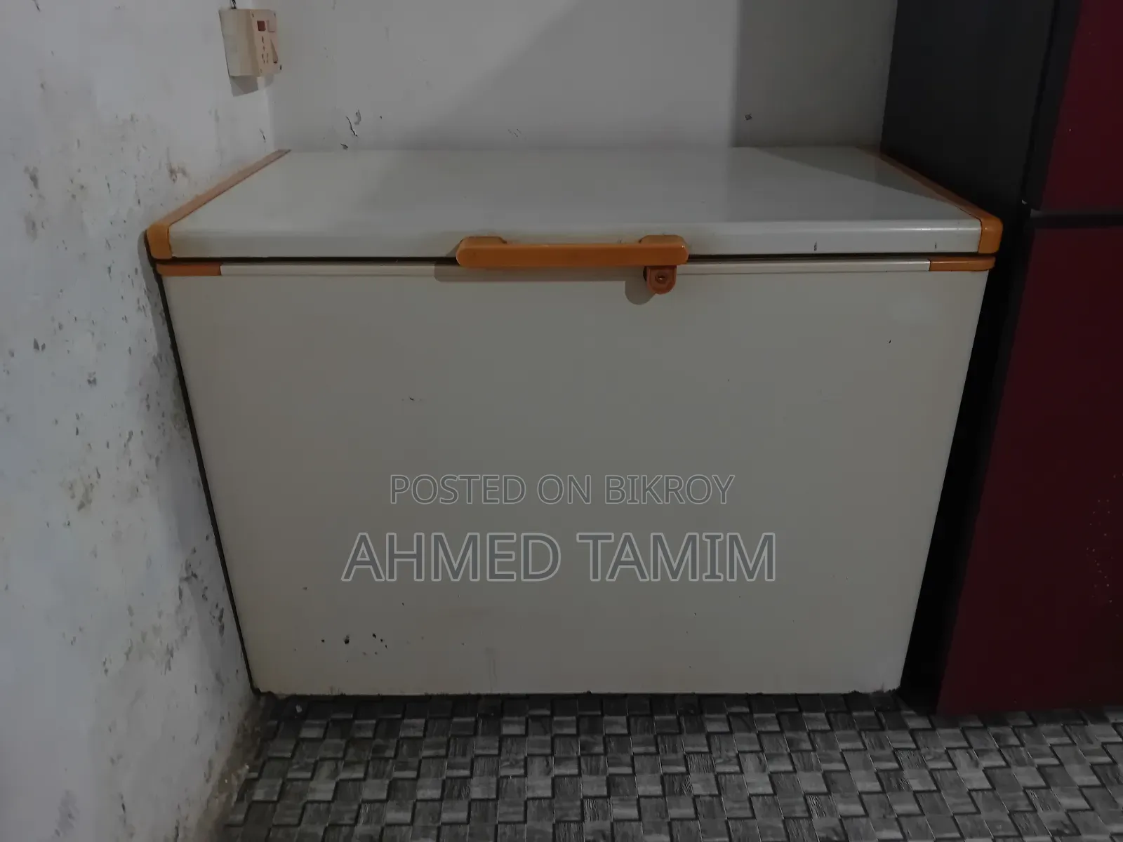 একটি ডিপ ফ্রিজার বিক্রি করা হবে ।