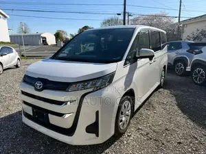 Toyota Noah 2022 Pearl