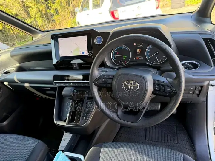 Toyota Noah 2022 Pearl