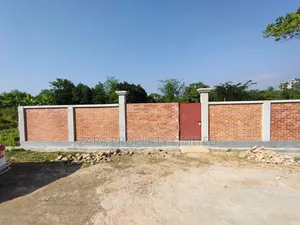 সাউথ ফেস ৫ কাঠা প্লট ২৩ নং সেক্টরে।