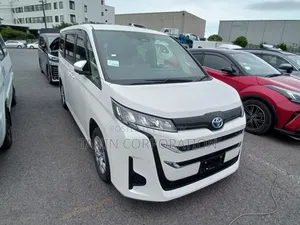 Toyota Noah 2022 Pearl