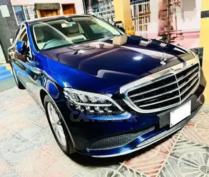 Mercedes-Benz C180 2019 Blue