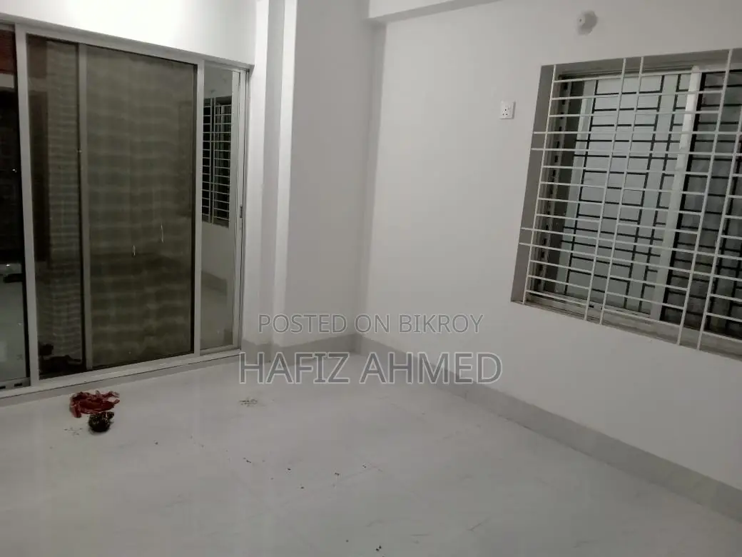 বসিলায় ৪ বেডরুমের অ্যাপার্টমেন্ট বিক্রির জন্য