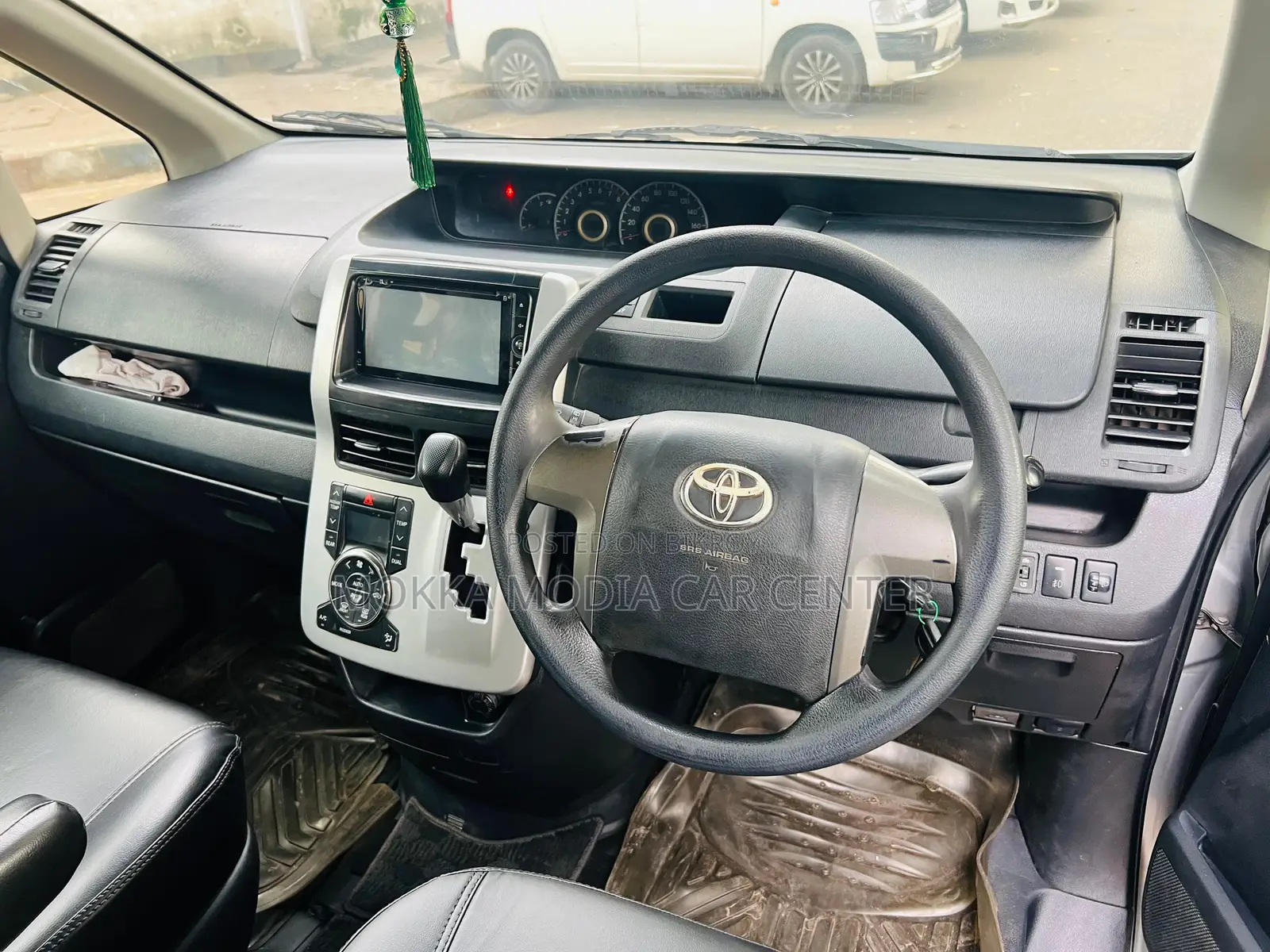 Toyota Noah 2012 Silver