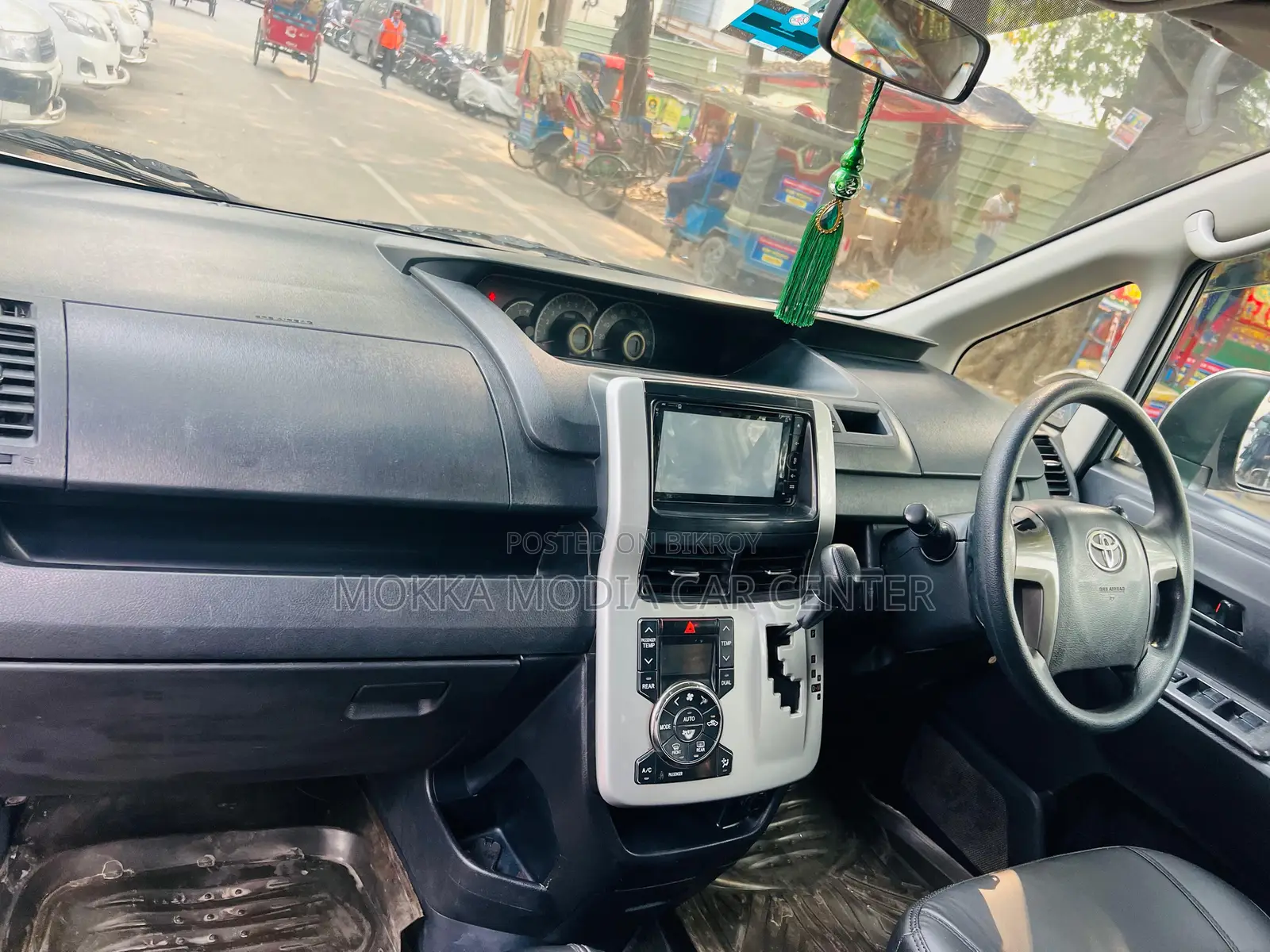 Toyota Noah 2012 Silver