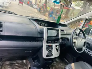Toyota Noah 2012 Silver
