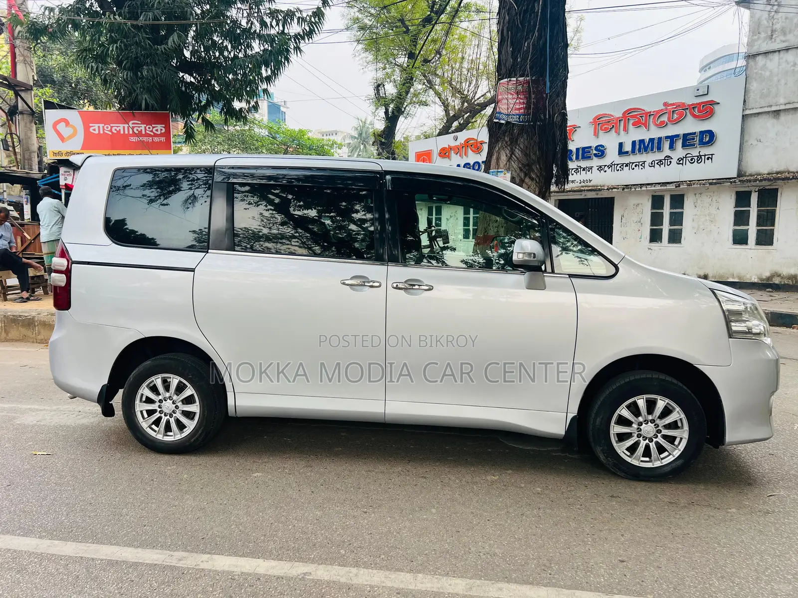 Toyota Noah 2012 Silver