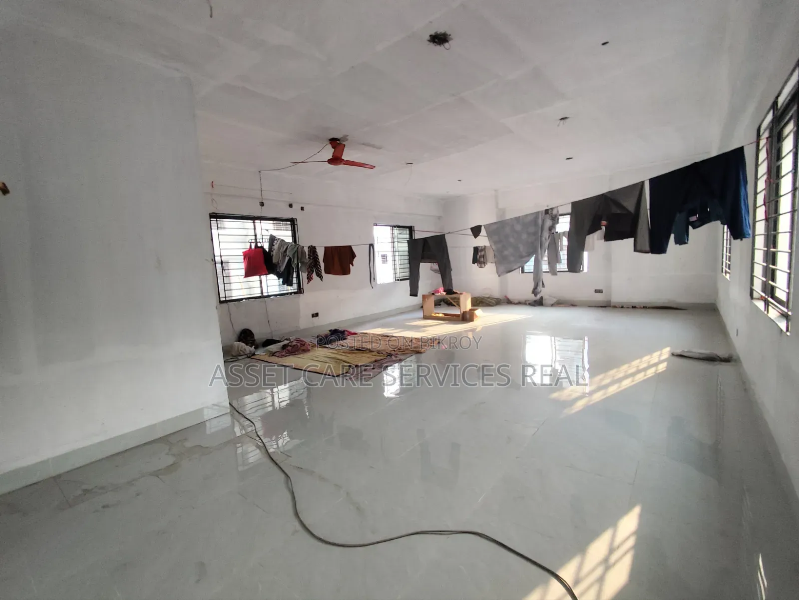 কুড়িলে ২১০০ বর্গফুটের কমার্শিয়াল ওপেন স্পেস ভাড়া হবে